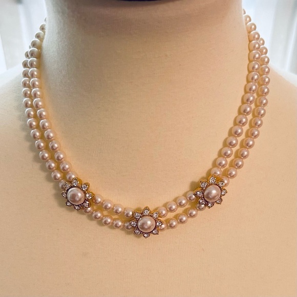 Vintage Two-Strand Pearl Necklace with Delicate Clasp - Picture 3 of 5